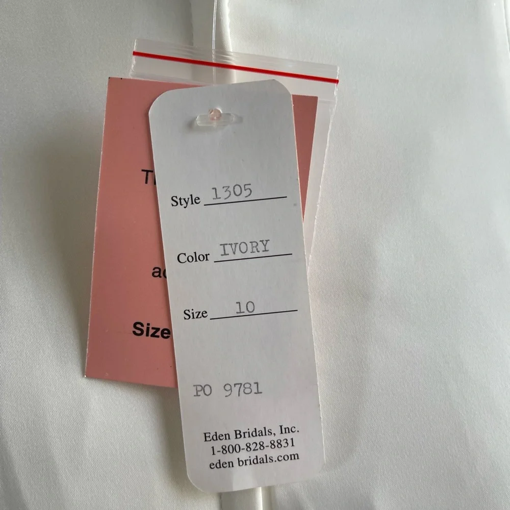 Wedding dress - Picture 11 of 13